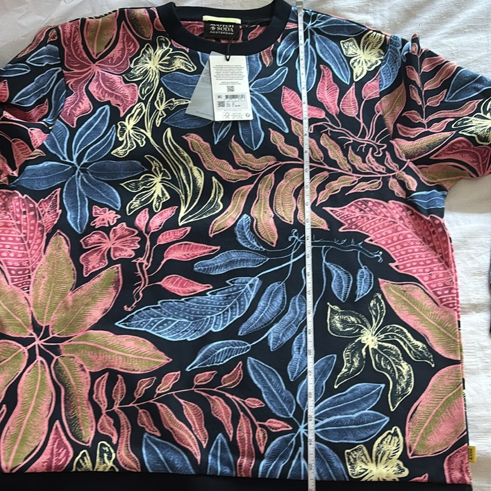New Scotch and Soda
Big All Over Print Sweatshirt - Picture 8 of 16